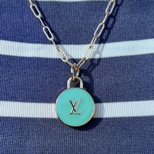 Authentic Louis Vuitton LV Logo Vintage Zip Charm Gold Papperclip Chain Necklace